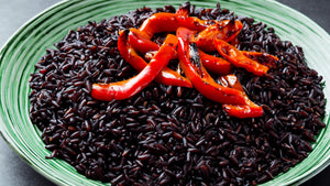 Arroz negro con pimientos asados