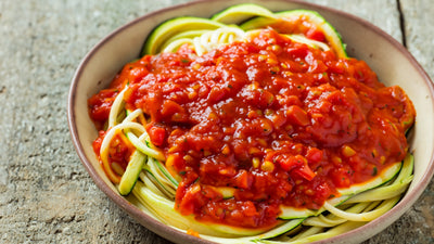 Espaguetis de Calabacín con Salsa de Tomate Casera