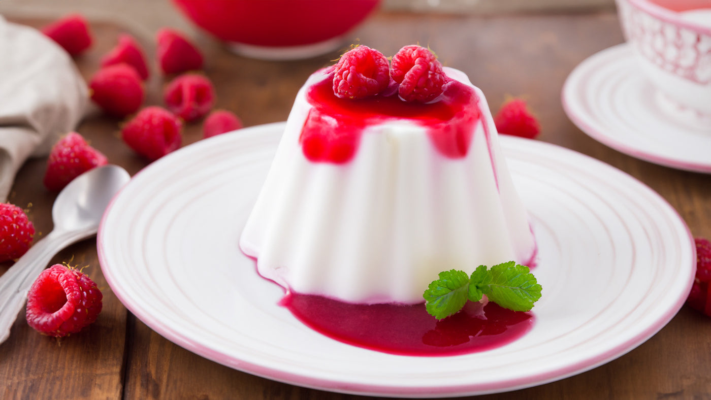 Panna cotta de vainilla con coulis de frambuesa